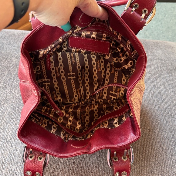 Tignanello Red Leather Shoulder Hobo Bag with inside chain print - Picture 4 of 8